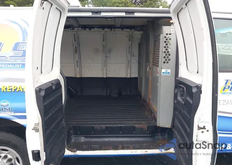 2008 Chevrolet Express Work Van из США, поврежденный, VIN 1GCGG25CX81120404